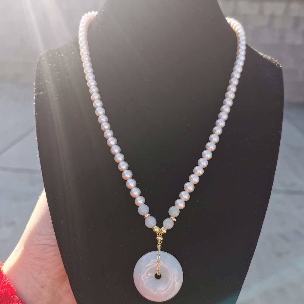 Jade and freshwater Pearl necklace